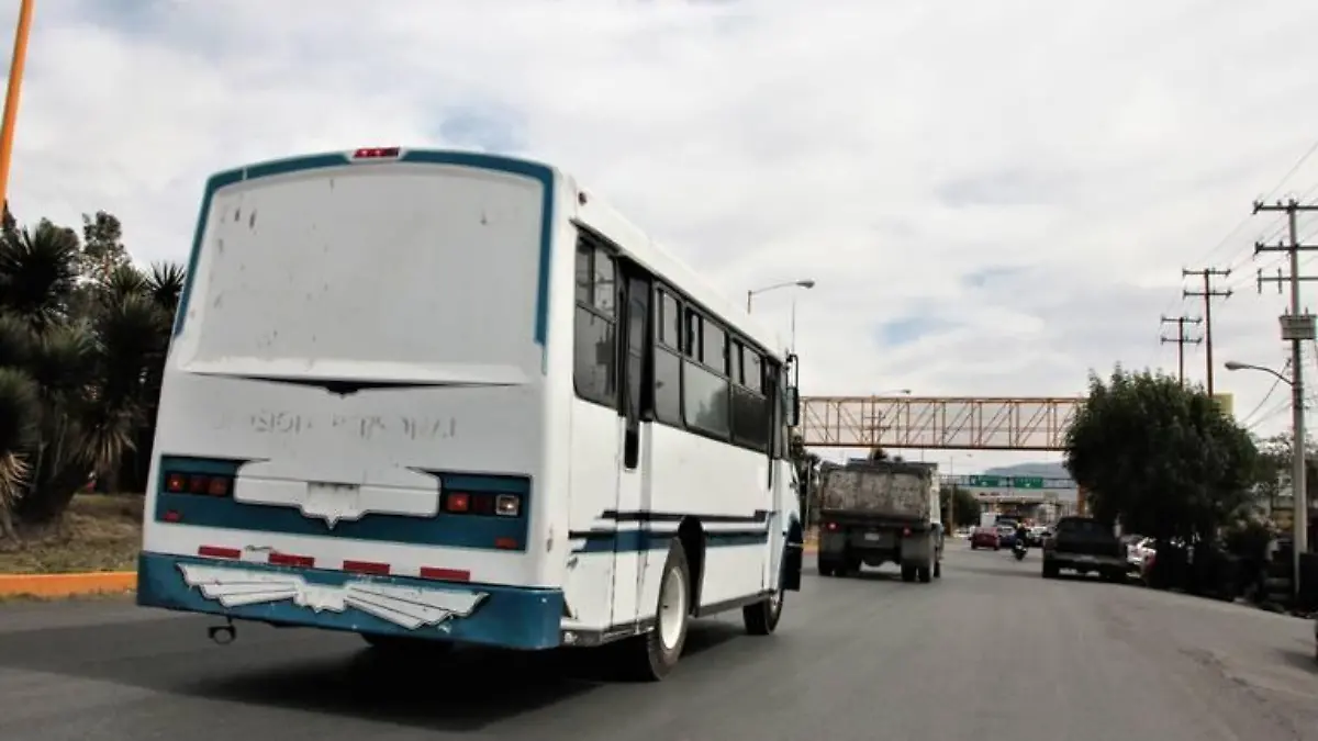 CAMIONES DE TRANSPORTE DE PERSONAL